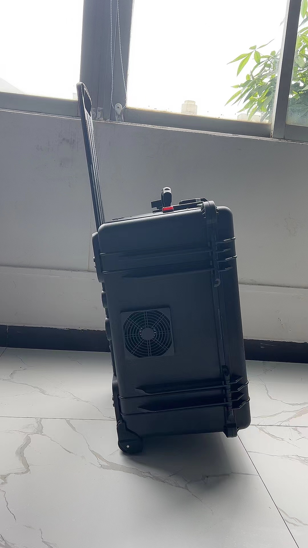 玛多手拉箱型移动通信干扰器